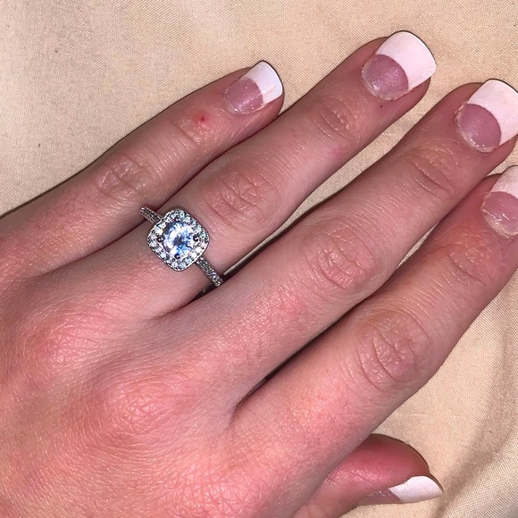 Jewelry - Size 7 halo Diamond ring